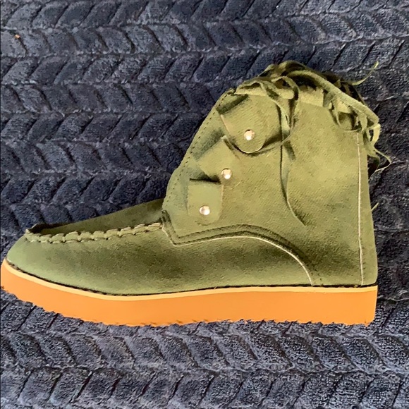 Boots - Picture 2 of 3